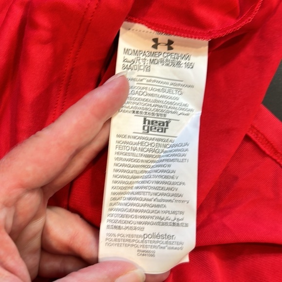 NEW Under Armour Red Heat Gear Loose Fit Top Medium - Picture 9 of 12